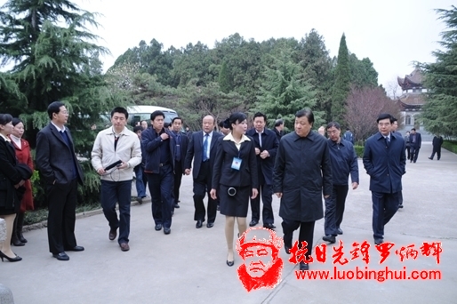 刘云山参观华东革命烈士陵园
