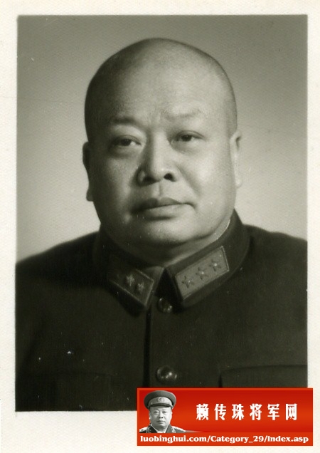 1958年，任北京军区政委时的赖传珠将军